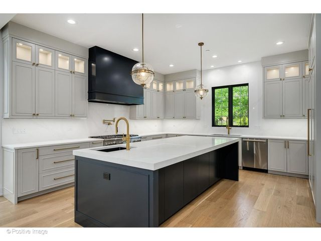 1851 Oakwood Road, Northbrook, IL 60062