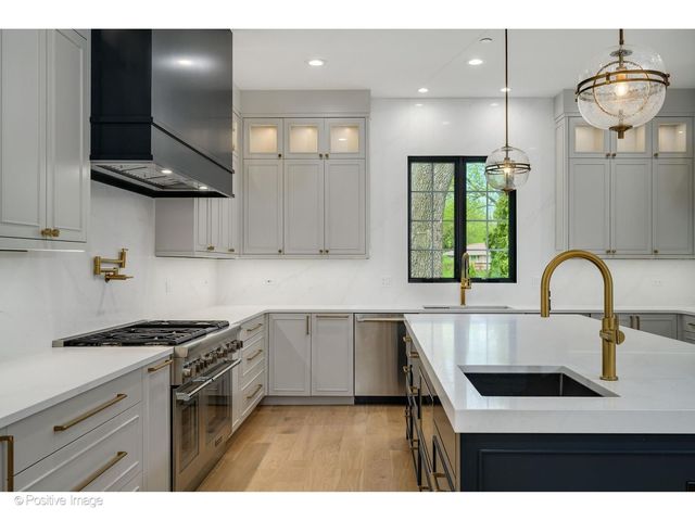 1851 Oakwood Road, Northbrook, IL 60062