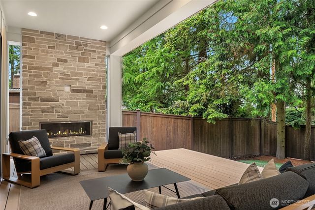 7020 139th Place NE, Redmond, WA 98052