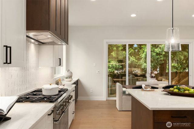 7020 139th Place NE, Redmond, WA 98052