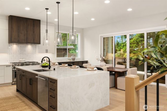 7020 139th Place NE, Redmond, WA 98052