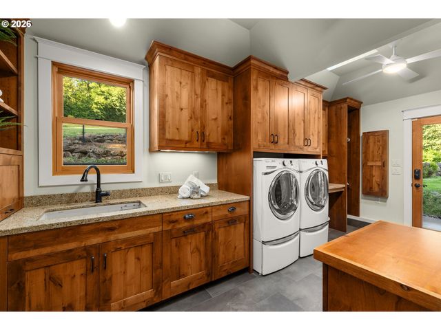 21250 S WISTERIA Rd, West Linn, OR 97068