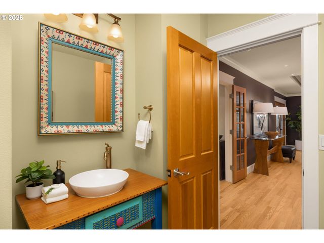 21250 S WISTERIA Rd, West Linn, OR 97068