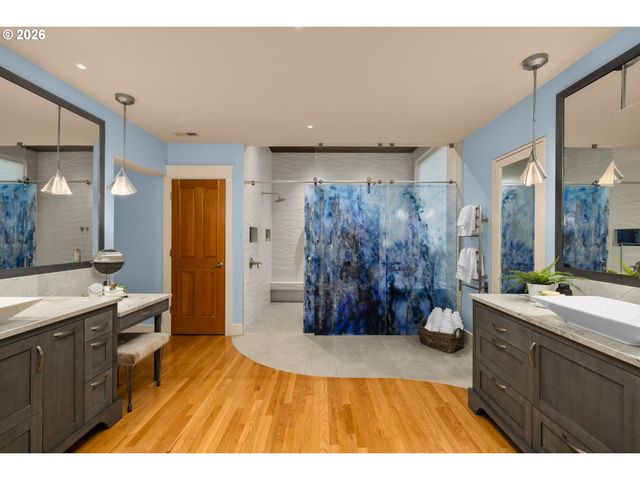 21250 S WISTERIA Rd, West Linn, OR 97068