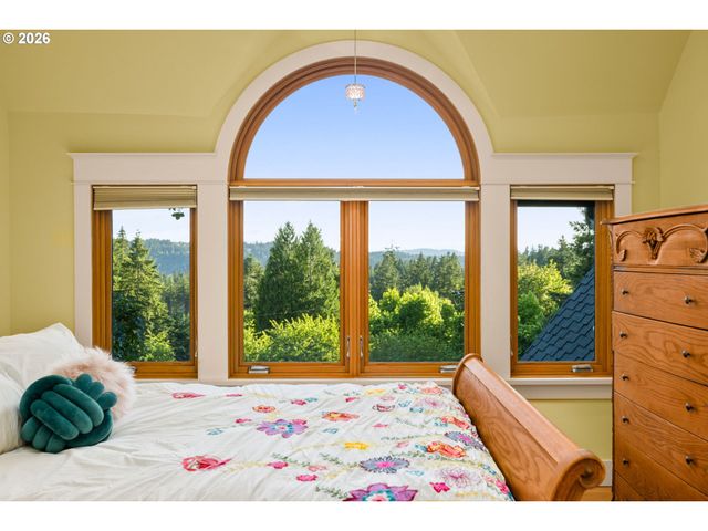 21250 S WISTERIA Rd, West Linn, OR 97068