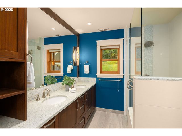 21250 S WISTERIA Rd, West Linn, OR 97068