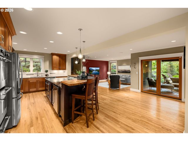 21250 S WISTERIA Rd, West Linn, OR 97068