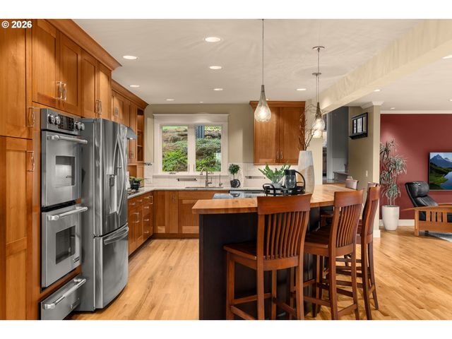 21250 S WISTERIA Rd, West Linn, OR 97068