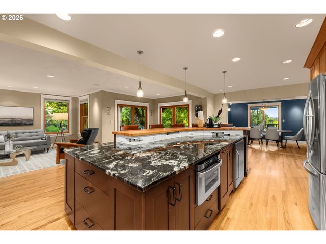 21250 S WISTERIA Rd, West Linn, OR 97068
