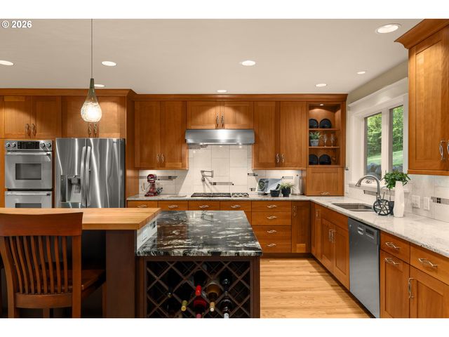 21250 S WISTERIA Rd, West Linn, OR 97068