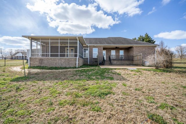 185 LEATH LN, Finger, TN 38334