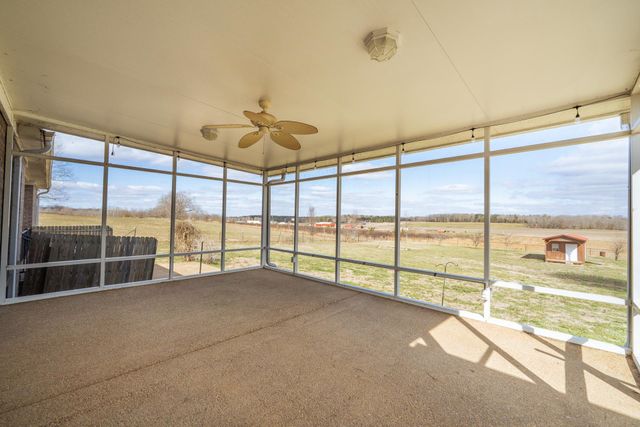 185 LEATH LN, Finger, TN 38334