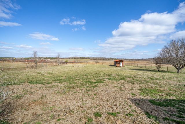 185 LEATH LN, Finger, TN 38334