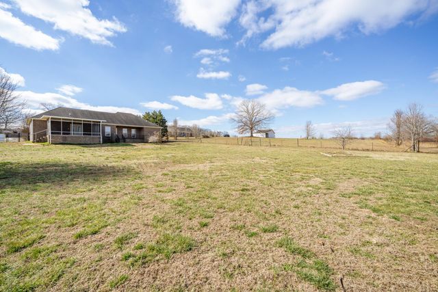 185 LEATH LN, Finger, TN 38334