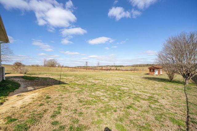 185 LEATH LN, Finger, TN 38334