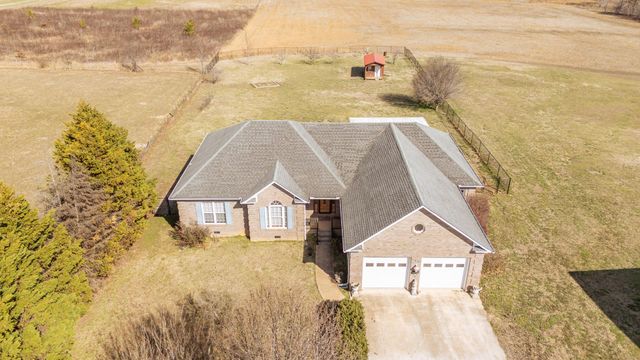 185 LEATH LN, Finger, TN 38334