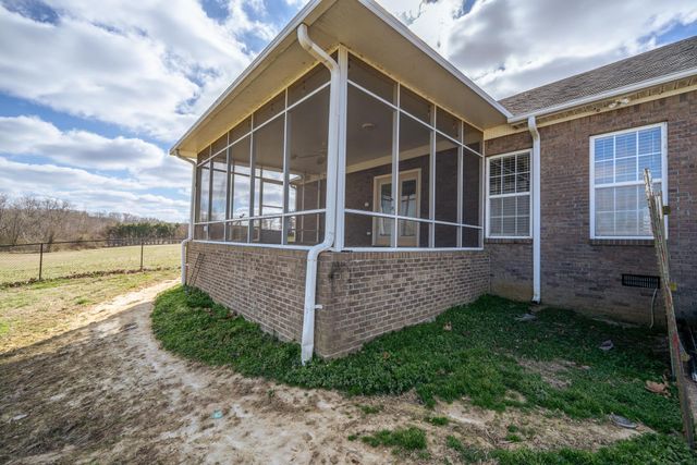 185 LEATH LN, Finger, TN 38334