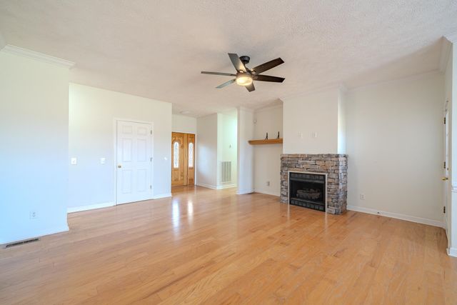 185 LEATH LN, Finger, TN 38334