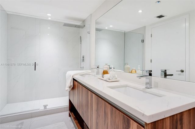 9901 W Bay Harbor Dr 303, Bay Harbor Islands, FL 33154