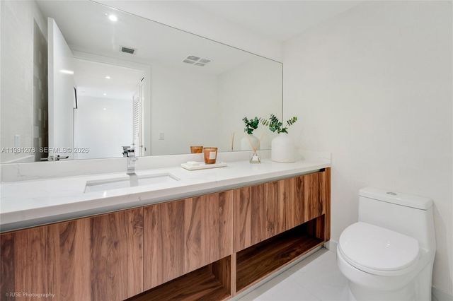 9901 W Bay Harbor Dr 303, Bay Harbor Islands, FL 33154