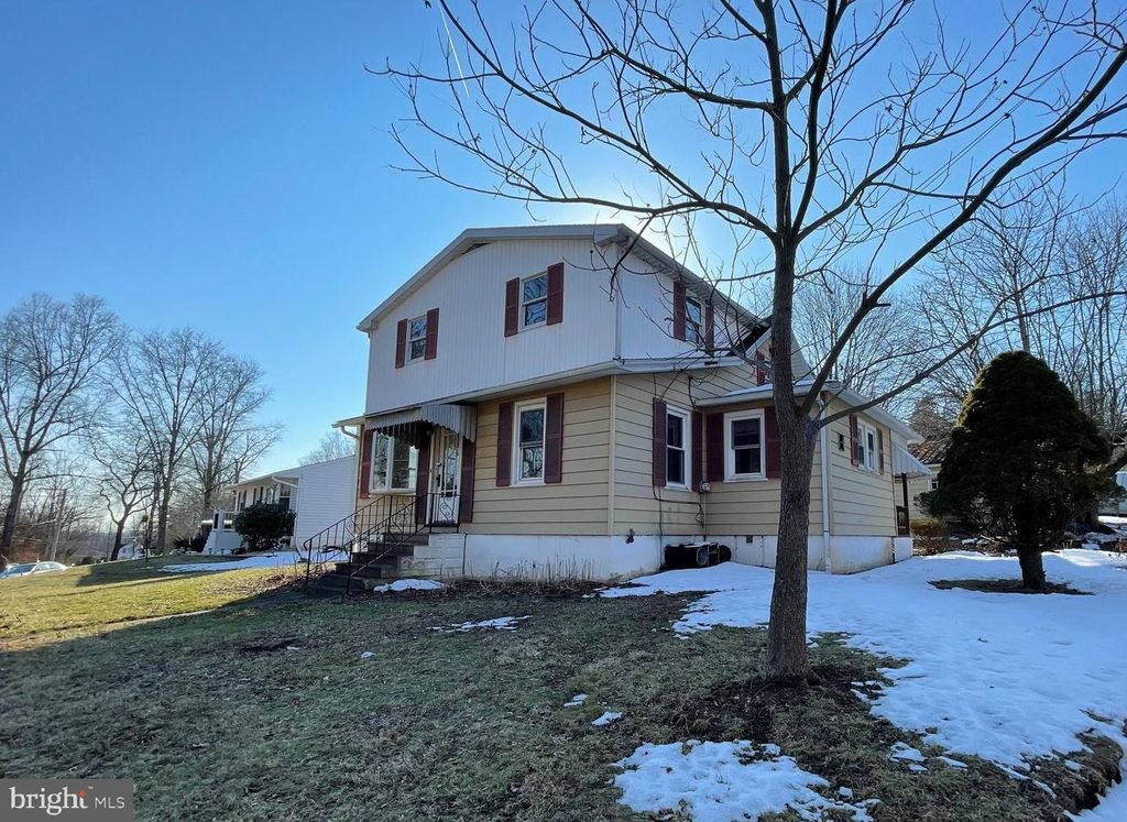 996 ALLENTOWN RD, GREEN LANE, PA 18054 — exterior