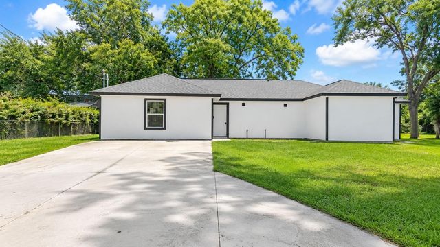 1206-B Pinewood Lane, Pasadena, TX 77502