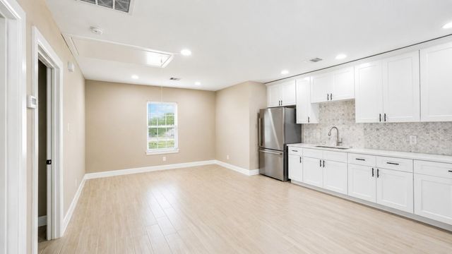1206-B Pinewood Lane, Pasadena, TX 77502