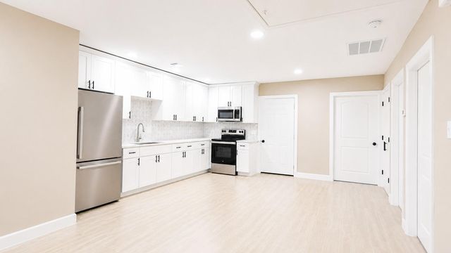 1206-B Pinewood Lane, Pasadena, TX 77502