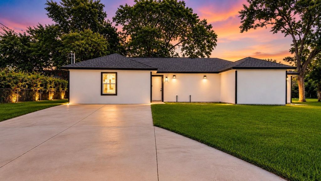 1206-B Pinewood Lane, Pasadena, TX 77502