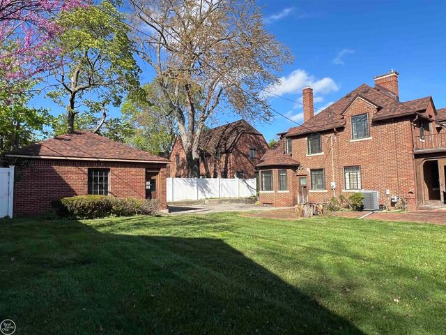 120 Ottawa Drive, Pontiac, MI 48341