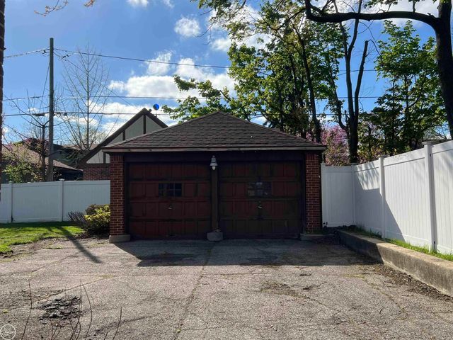 120 Ottawa Drive, Pontiac, MI 48341