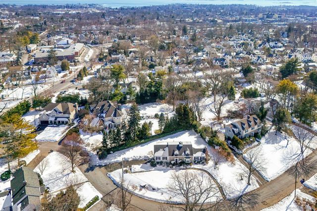 35 Byron Lane, Larchmont, NY 10538