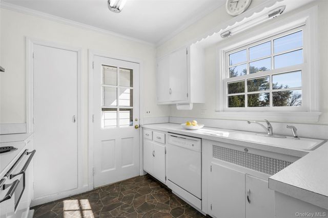 35 Byron Lane, Larchmont, NY 10538