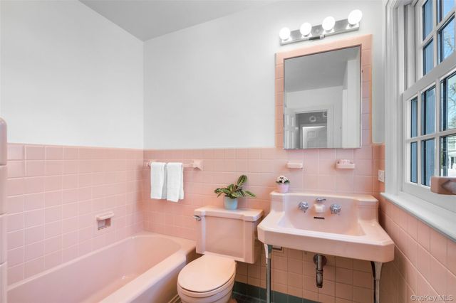 35 Byron Lane, Larchmont, NY 10538