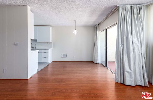 6050 Canterbury Drive E214, Culver City, CA 90230