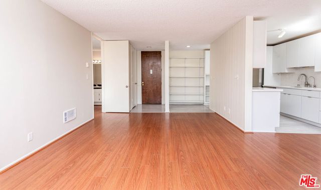 6050 Canterbury Drive E214, Culver City, CA 90230