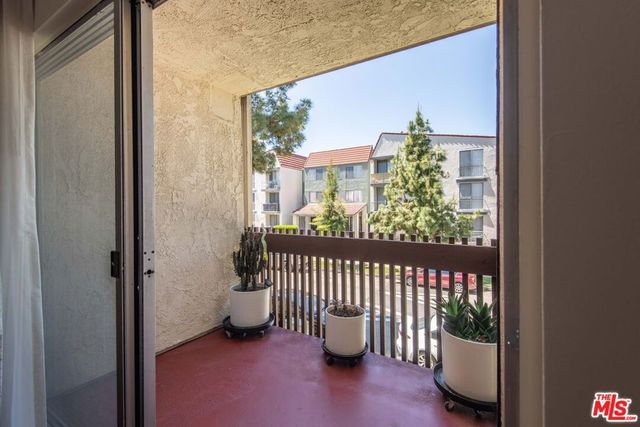 6050 Canterbury Drive E214, Culver City, CA 90230