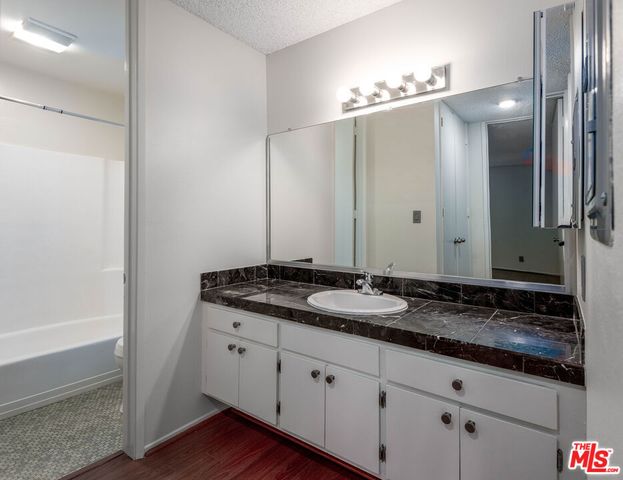 6050 Canterbury Drive E214, Culver City, CA 90230