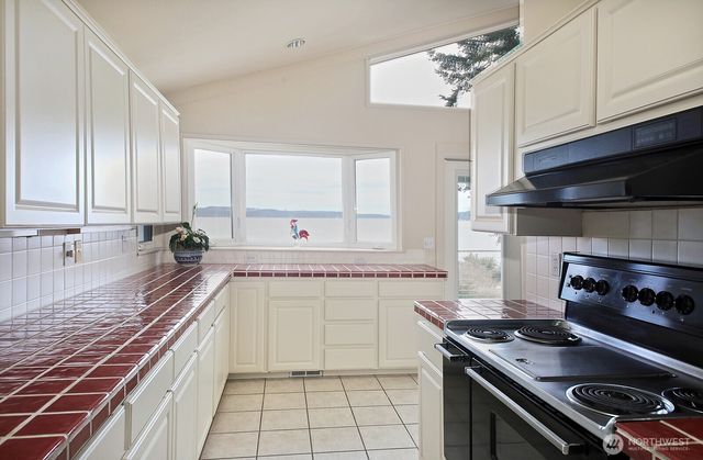 2693 North Bluff Road, Greenbank, WA 98253