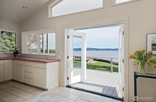 2693 North Bluff Road, Greenbank, WA 98253
