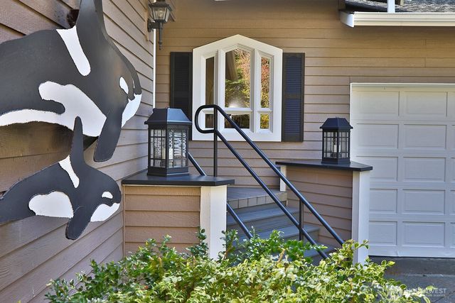 2693 North Bluff Road, Greenbank, WA 98253