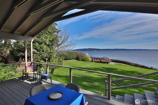 2693 North Bluff Road, Greenbank, WA 98253