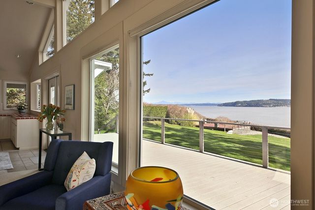 2693 North Bluff Road, Greenbank, WA 98253
