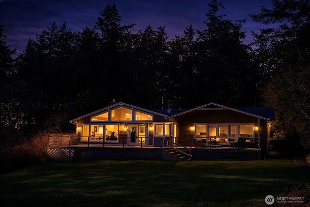 2693 North Bluff Road, Greenbank, WA 98253
