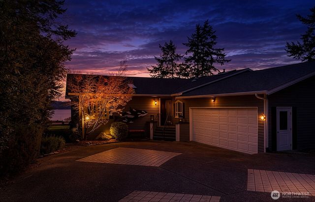 2693 North Bluff Road, Greenbank, WA 98253