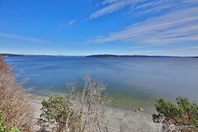 2693 North Bluff Road, Greenbank, WA 98253