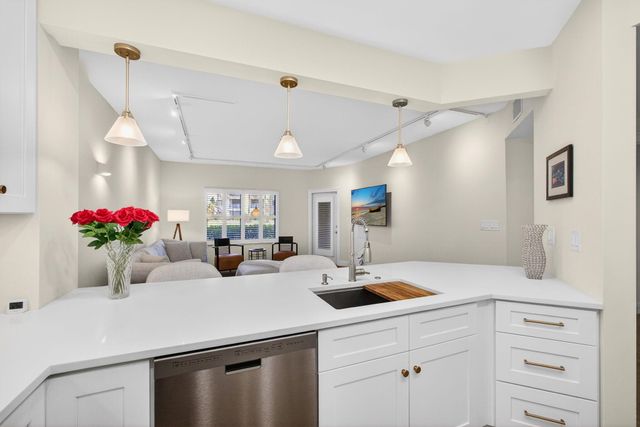 400 Uno Lago Drive 103, Juno Beach, FL 33408