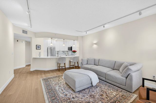 400 Uno Lago Drive 103, Juno Beach, FL 33408