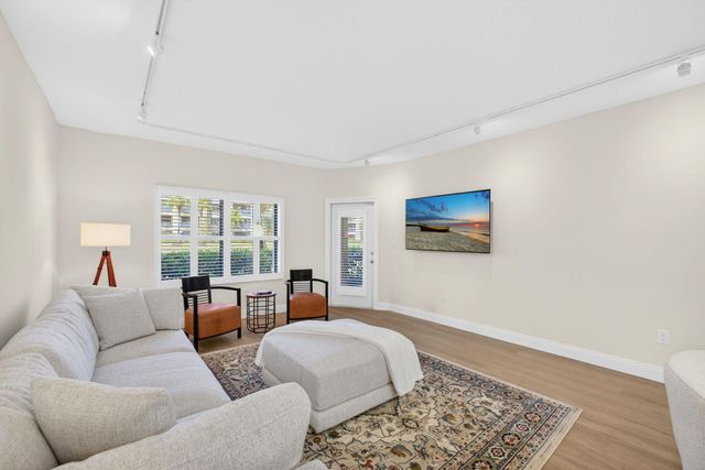 400 Uno Lago Drive 103, Juno Beach, FL 33408