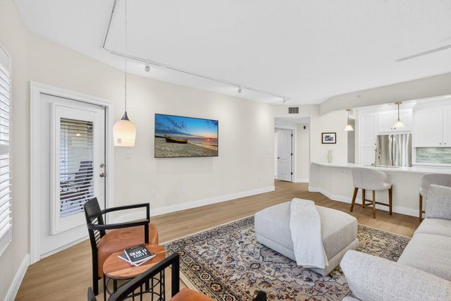 400 Uno Lago Drive 103, Juno Beach, FL 33408